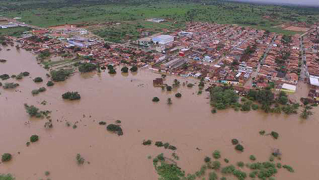 Imagem area do municpio de Pedro Alexandre, aps o transbordamento da barragem do Quati, no dia 11. Crdito: Defesa Civil da Bahia/Divulgao.