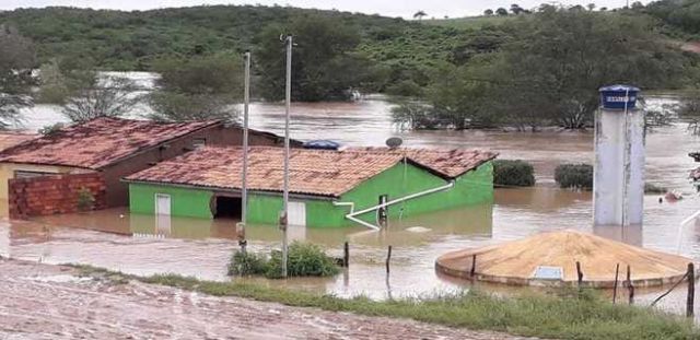 Inundao em Pedro Alexandre, aps transbordamento da barragem do Quati, no dia 11. Crdito: Defesa Civil da Bahia/Divulgao. 