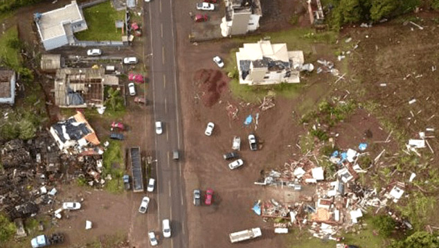 Destruio em Descanso aps provvel tornado ter atingido o municpio na ltima quarta-feira. Crdito: Defesa Civil de SC.