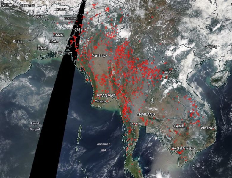 Satlite Aqua da NASA capturou inmeros focos de fogo sobre a Tailndia, Mianmar, Laos e outras reas do sudeste asitico no dia 23 de maro. Crdito: Worldview/NASA.