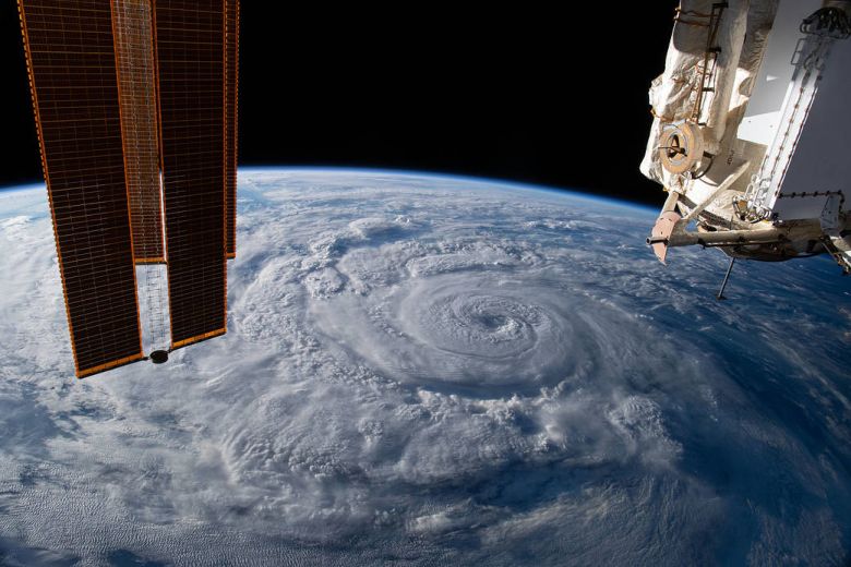 Furaco Genevieve visto  bordo da Estao Espacial Internacional (ISS) quarta-feira, dia 19 de agosto. Genevieve atingiu a categoria 4 na tarde da tera-feira. Crdito: NASA.