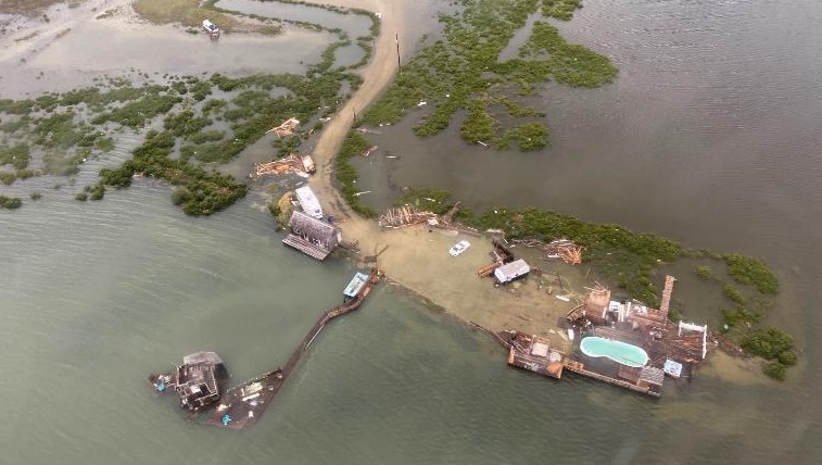 Inundao na regio de Corpus Christi, no sul do Texas, com a chegada do furaco Hanna neste fim de semana. Crdito: Imagem divulgada pela Guarda Costeira de Corpus Christi. 