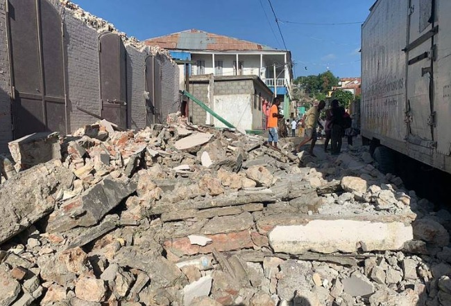 Muita destruio em Les Cayes, no sudoeste do Haiti, neste sbado, dia 14. Crdito: Imagem divulgada pelo twitter oficial @HBEAUCEJOUR
