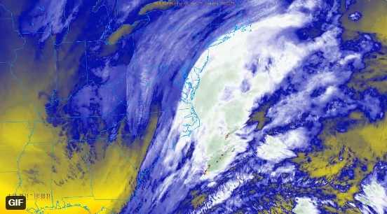 O canal de vapor dgua do satlite GOES-East da NOAA mostrou o desenvolvimento da forte tempestade avanando sobre o leste dos Estados Unidos no dia 28. Crdito: NOAA
