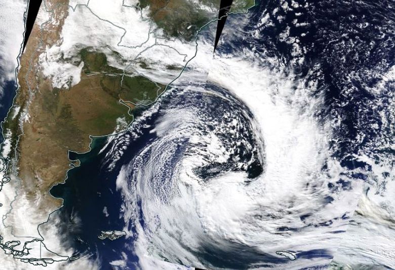 Grande ciclone extratropical faz Marinha do Brasil emitir avisos de mau