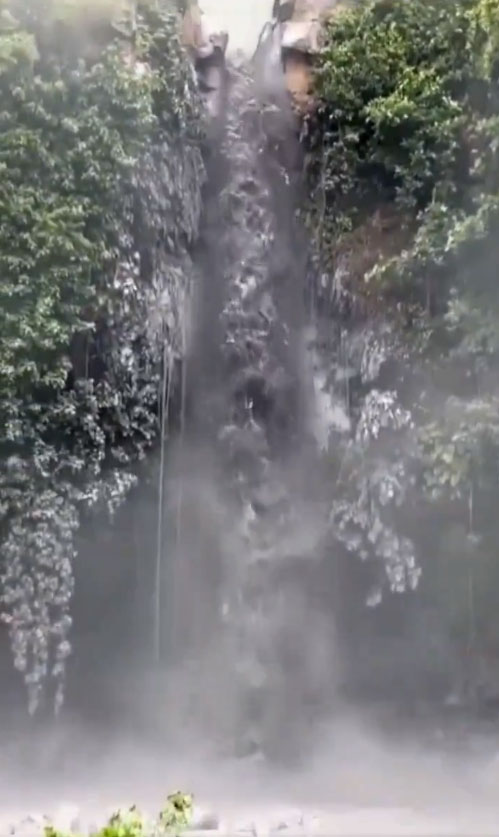 Lahars foram registrados sobre rios e cachoeiras ao redor do vulco Kanlaon, aps tempestades na regio. Crdito: reproduo via X @LoveWorld Peopl 