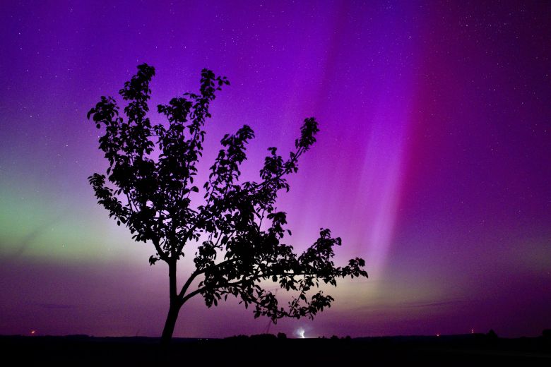 Aurora boreal colore o cu na Repblica Tcheca em 10 de maio. Crdito: divulgao via X @RongeLukas 